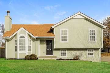 8526 N E 105TH TER KANSAS CITY, MO 64157